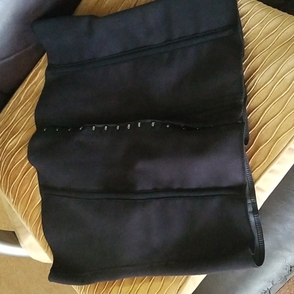 Shapewear Lingerie - Picture 2 of 4